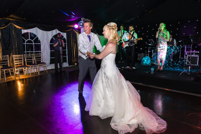falconhurst-estate-bride-groom-first-dance