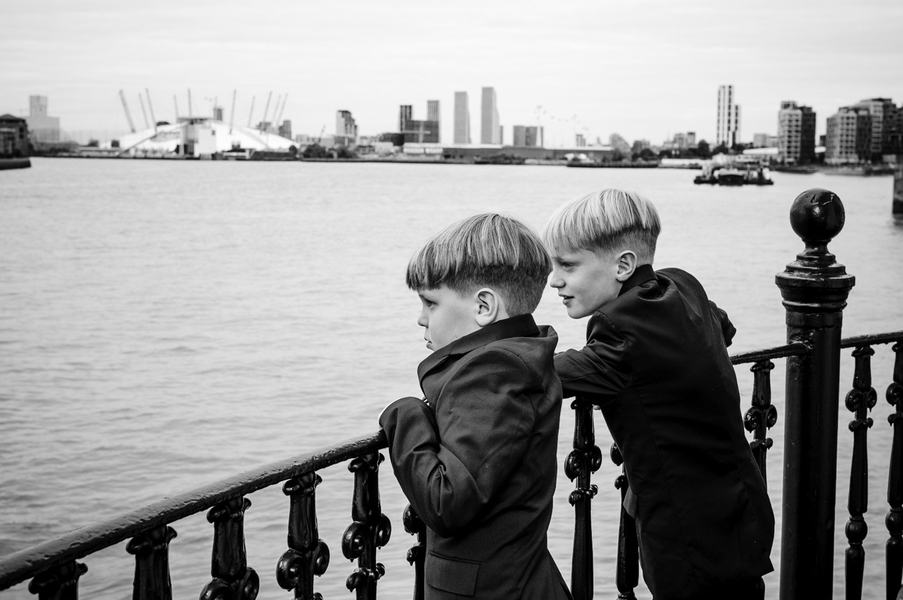 Children on balcony of the Trafalgar Tavern overlooking the River Thames | Oakhouse Photography