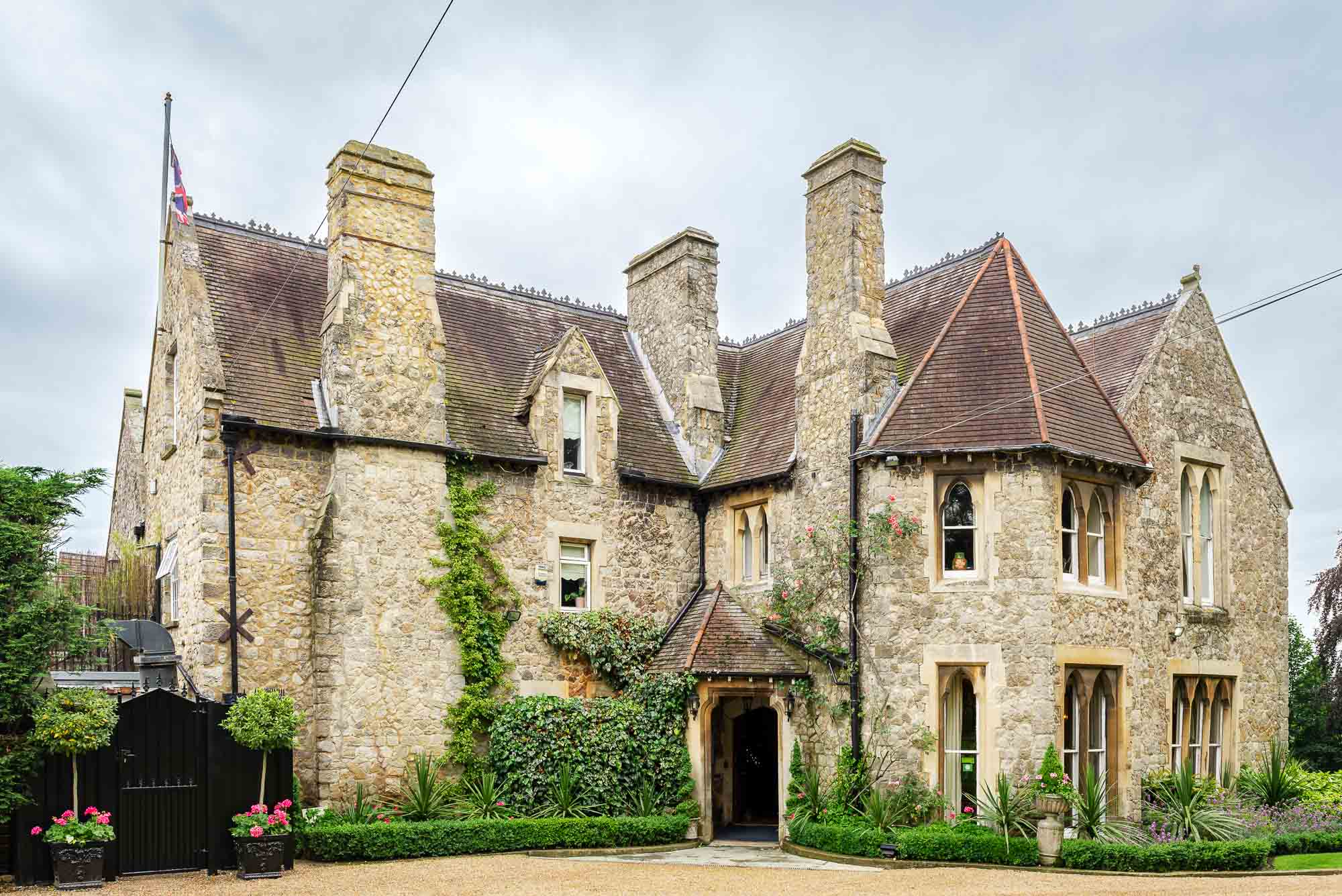 Exterior view of The Knowle Country House, Higham Kent